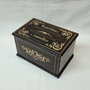 Französischer Briefkasten - ein feiner und wunderschöner antiker französischer Briefkasten mit außergewöhnlichem Inlay aus Messing und Abalone.