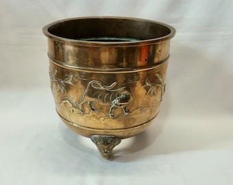Antique Japanese jardiniere - a charming mid to late 19th Century Oriental bronze jardiniere / planter with drainage aperture in the base.