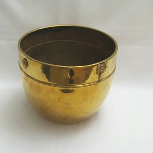 Vintage brass jardiniere - a Neoclassical hammered brass planter with bark design by Nestor (Harry J Pratt & Co) of Birmingham, 20's or 30's