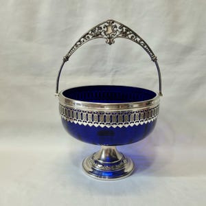 An elegant antique WMF (Württembergische Metallwarenfabrik) Art Nouveau jugendstil silver plated & cobalt glass pedestal bowl with handle.