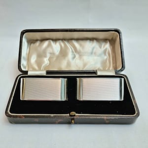 Silver napkin rings -  a fine boxed pair of George V Art Deco silver napkin rings by A&H Andrews trading as A. Wilcox, Birmingham dated 1935