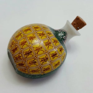 Vintage Turtle Milk Glass Snuff Bottle: Hand-Enameled Chinese Decor