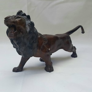 Vintage bronze lion, large heavy lion sculpture figure, ideal desktop accessory. Roaring lion ornament, Grand Tour lion figurine paperweight