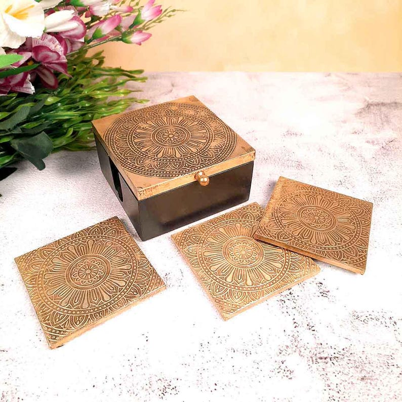 Posavasos de té/café de latón con caja - Para mesa de comedor, cocina, bar, mesas, ollas calientes, tazas, jarros - 5 pulgadas (juego de 6) imagen 1