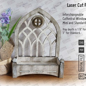 Peut inclure: Plateau en bois blanc en forme de fenêtre de cathédrale avec une arche décorative et une petite fenêtre ronde. Le plateau a une profondeur de 1,9 pouce pour la taille mini et de 3 pouces pour la taille standard. Le plateau est disponible en fichier numérique aux formats SVG et PDF.