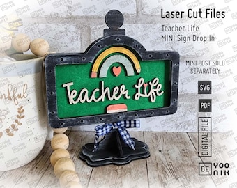 Fügen Sie „Teacher Life Mini Sign“ im SVG- und PDF-Format für unseren Mini-Post-Drop-in-Rahmen hinzu. Austauschbares Schild, Lehrergeschenk Minischild 5,5" x 3,25"