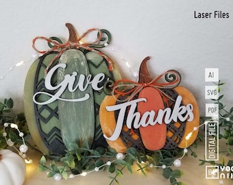 Pliki laserowe z wzorzystymi dyniami "Give Thanks" w formatach AI, SVG i PDF. Dekoracje na Święto Dziękczynienia w formacie laserowym SVG, dynia Glowforge, dynia w kratkę i wzór boho.