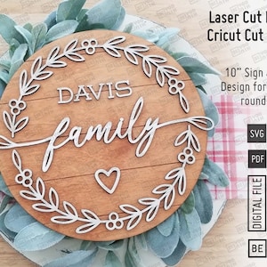 Family wreath sign in SVG and PDF, Add a Personalized family name, Family sign Glowforge files, Round sign, 10" sign, Christmas family sign