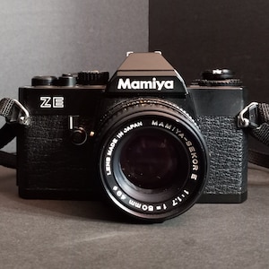 Vintage Mamiya ZE 35mm SLR Camera 1980s 1:1.7 50mm Lens Japan Analog Photography Gift Collectible Camera Prop Decor Eclectic Decor Photo
