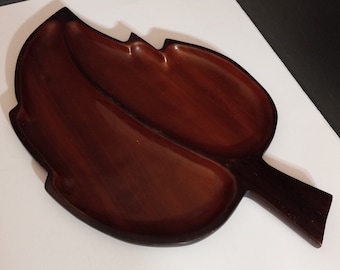 Bandeja vintage de caoba tallada a mano con forma de hoja: decoración haitiana de la década de 1960.