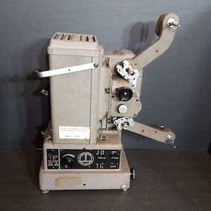 Zabytkowy projektor filmów niemych Paillard Bolex G-816 1953-55 Prezent/Eklektyczny/Dekoracja/Filmy domowe/Kreskówki/Rodzina/Rozrywka/Impreza/Teatr/Rekwizyt