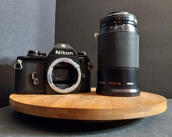 美しいビンテージ Nikon Nikomat EL フィルムカメラ、AF Nikkor 35-70