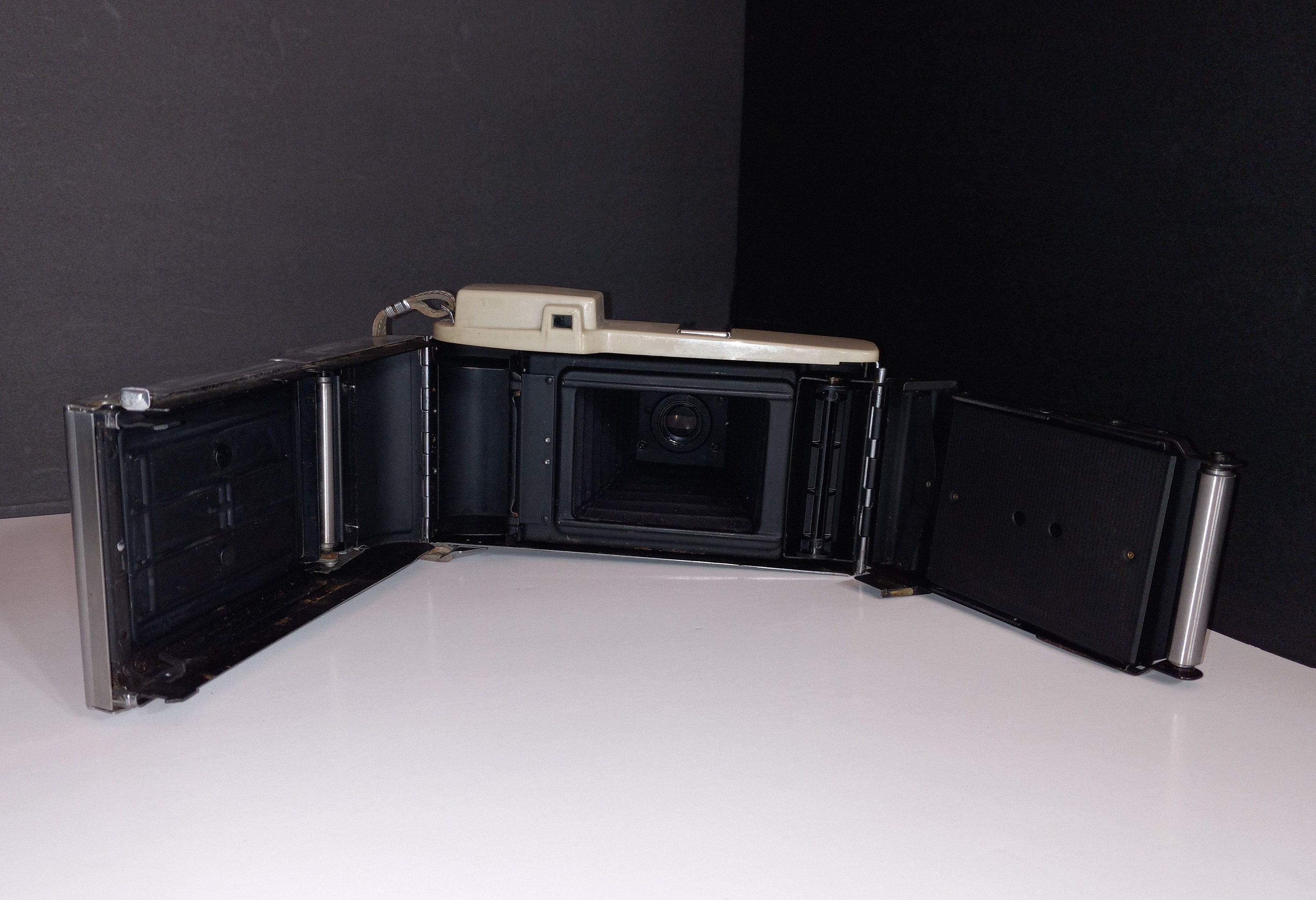 Vintage Polaroid Model 80A Land Camera 19571959 Highlander/ev Scale