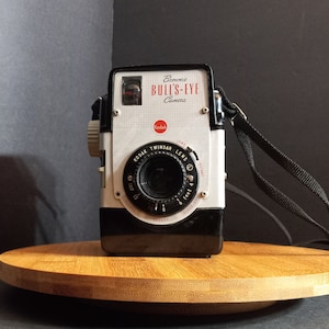 Vintage Kodak Brownie Bulls-Eye Camera 1950s Bakelite Box Camera Twindar Lens Eastman Kodak Film Camera Neck Strap Original Works Gift Prop