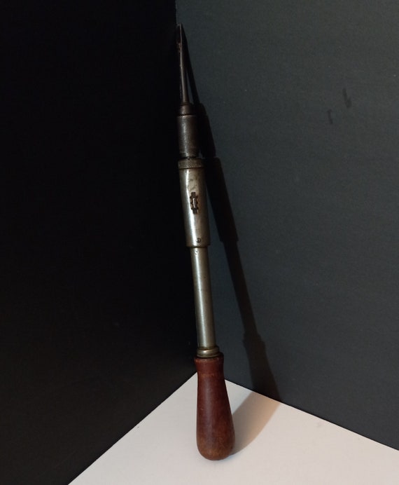 Vintage Yankee 130A Spiral Ratchet Screwdriver: Wood Handle