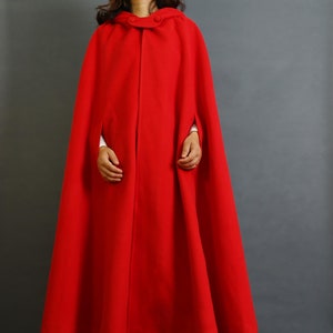 Wool Cape Coat with Hood: Elegant Winter Shawl