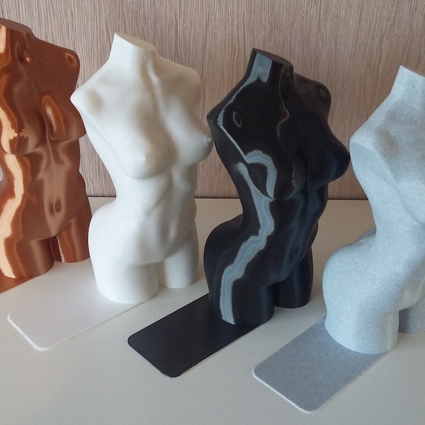 Sujetalibros con estatua de mujer desnuda