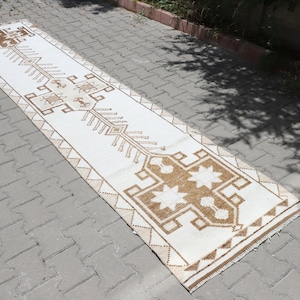 Tappeto da ingresso vintage turco in lana fatto a mano, 2 x 12 piedi (2'7x12'7)