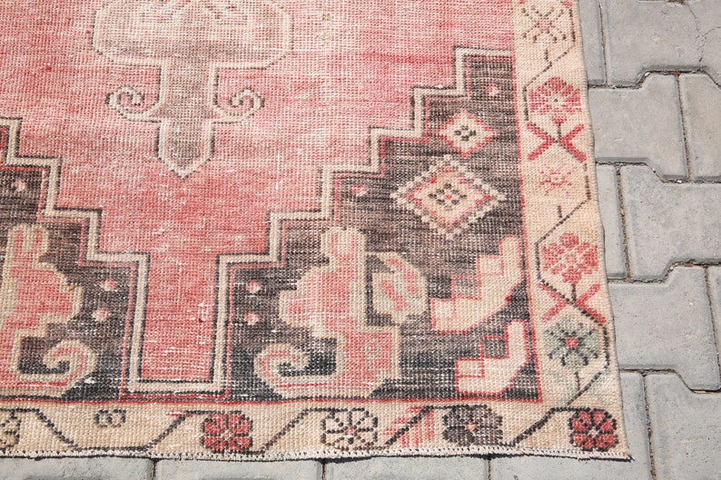 turkish rug,oushak rug,antique rug,anatolian rug,vintage red rug,distressed rug,3/'5x7/'3ft,handknotted rug,unique rug,aztec rug,muted rug