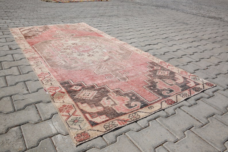 turkish rug,oushak rug,antique rug,anatolian rug,vintage red rug,distressed rug,3/'5x7/'3ft,handknotted rug,unique rug,aztec rug,muted rug