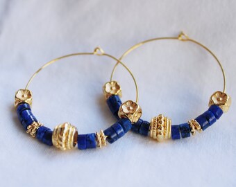 Boucles d'oreilles Créoles pierres naturelles Heishi Bleu Cobalt Fleurs Perle bohème/ or plaqué 24K