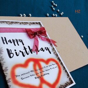 Tarjeta de cumpleaños encantadora para ella / él con el tema rojo encantador, tarjeta de cumpleaños especial, arco hecho a mano en la tarjeta de cumpleaños impresa, tarjeta de cumpleaños lindo