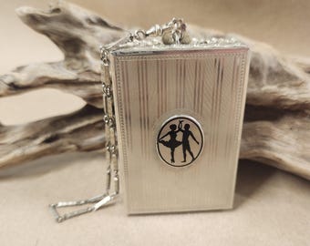 Estuche de baile DFB CO Silhouette Lady, vintage, años 20. Plateado con cadena. Correa de muñeca. Documentación original. Excelente estado.