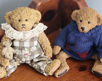 Figura de oso Boyds de resina vintage con traje a cuadros y collar de encaje. Oso de peluche coleccionable en miniatura, estilo rústico de granja. MCM