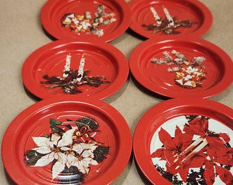 Juego de 6 posavasos navideños vintage de metal con forma de flor de Pascua roja, velas y campanas de 8,4 cm (MCM Holiday Metal)