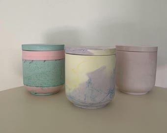 Can with lid made of casting powder pastel