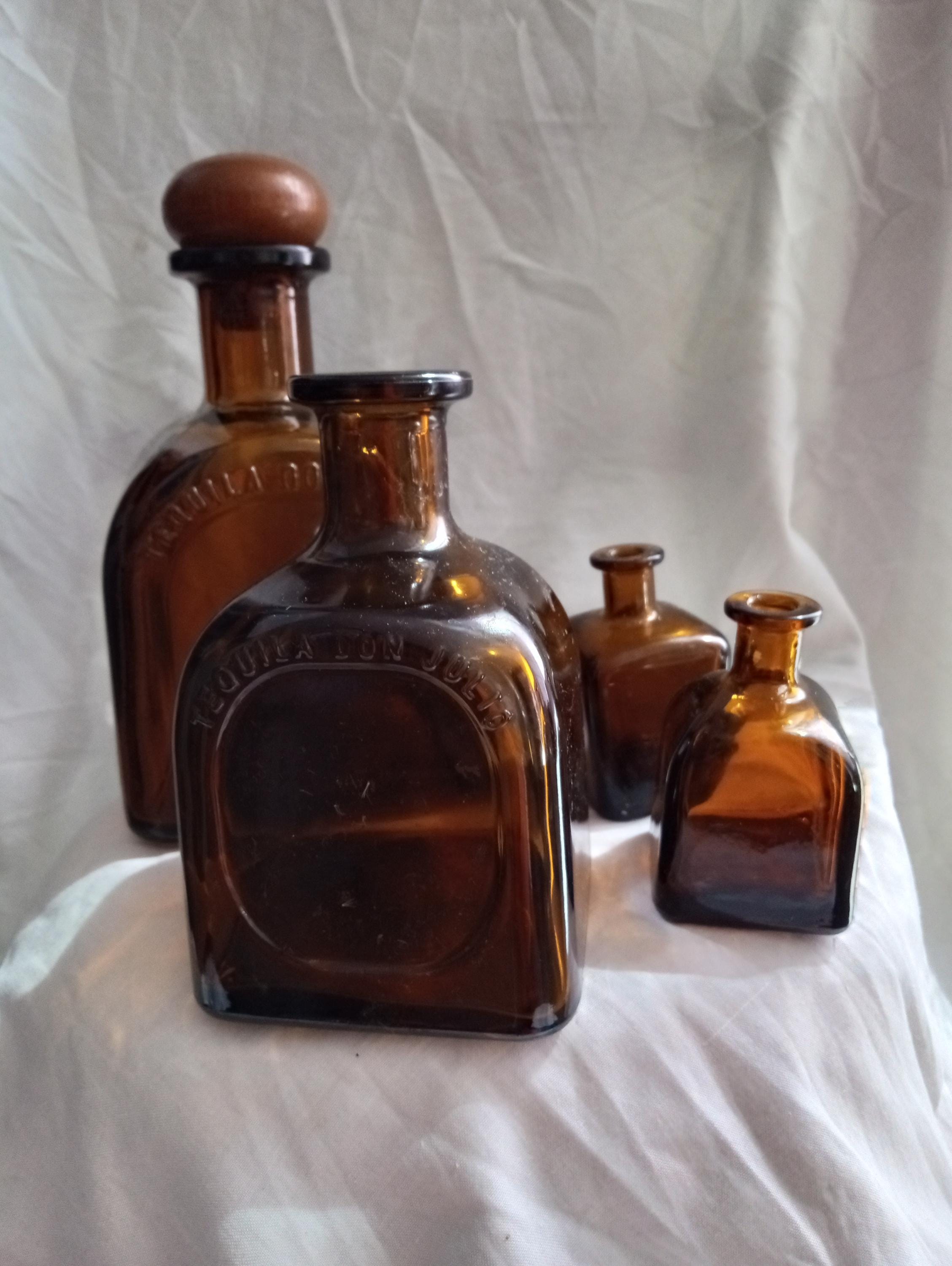 Patroon glazen fles leeg schoongemaakt sterke drank tequila glas helder bruin blauw flessen ambacht Europees Spaans Mexicaanse vaas karaf Don julio