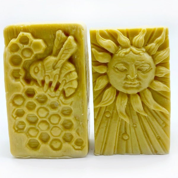 The Bees Knees. Detoxifying French Clay, Hemp &Vitamin E bar. Raw Honeycomb scent- A sweet and smoky mix. Choose one or both.