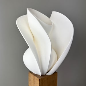 Skulpturale Dekorvase, 3D gedruckte Vase für Blumenarrangement-Mittelstück, Art-Deco-Blumenvase für modernes und einzigartiges Wohndesign