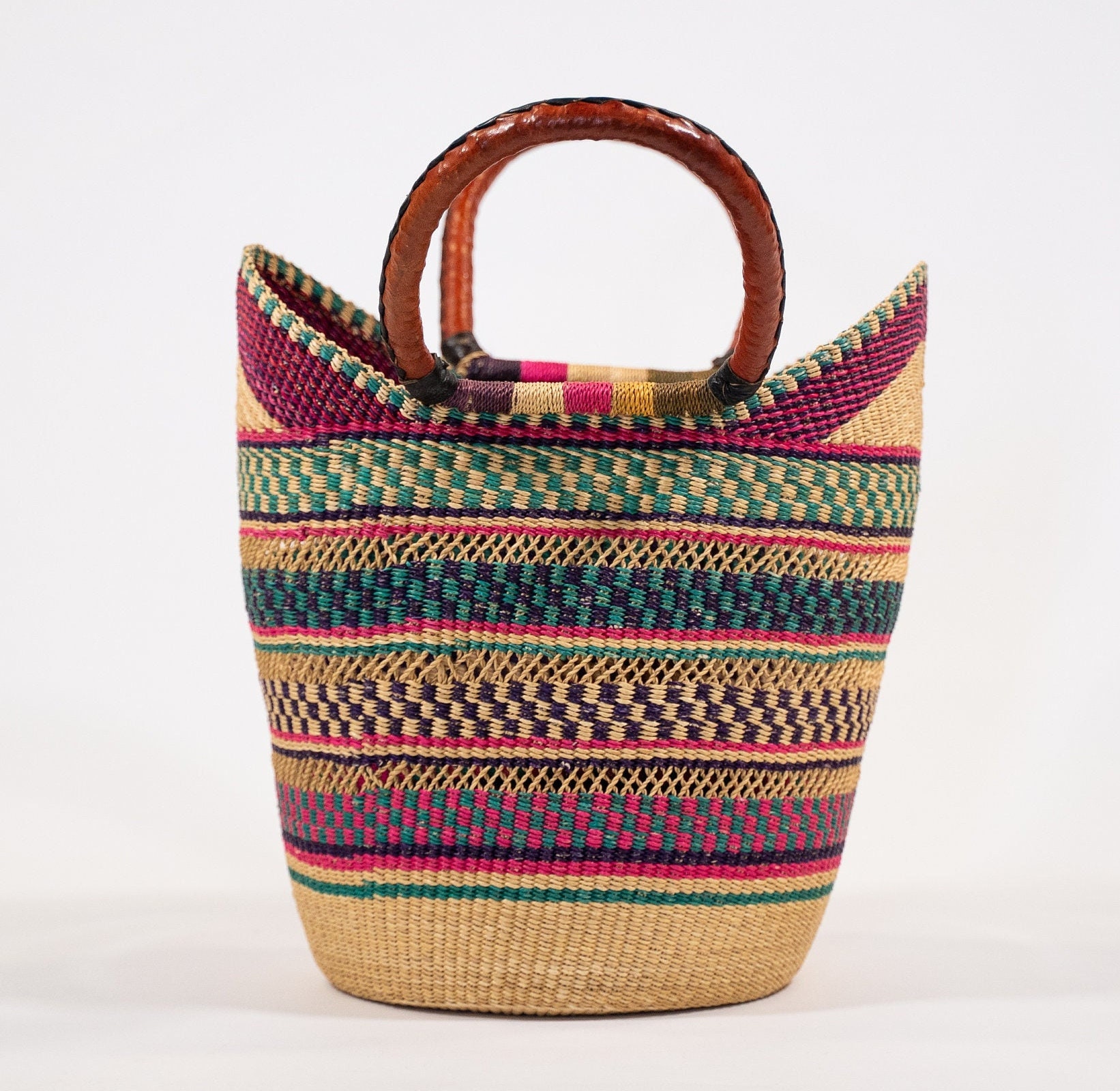 Unveiling the History and Stories of Straw Hobo Handbags