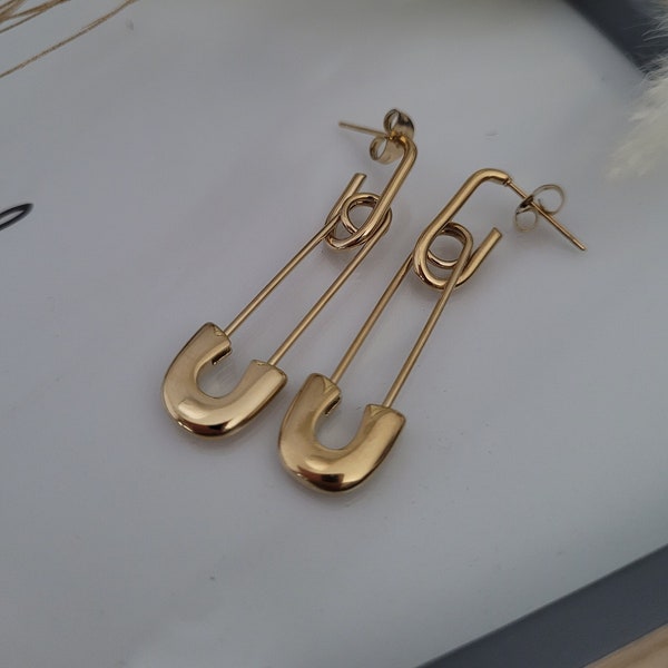 Boucles d'oreilles épingle/trombone en acier inoxydable.