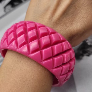 Pink fuchsia resin bangle carved bracelet wide bracelet retro bracelet hand made jewellery carved bracelet