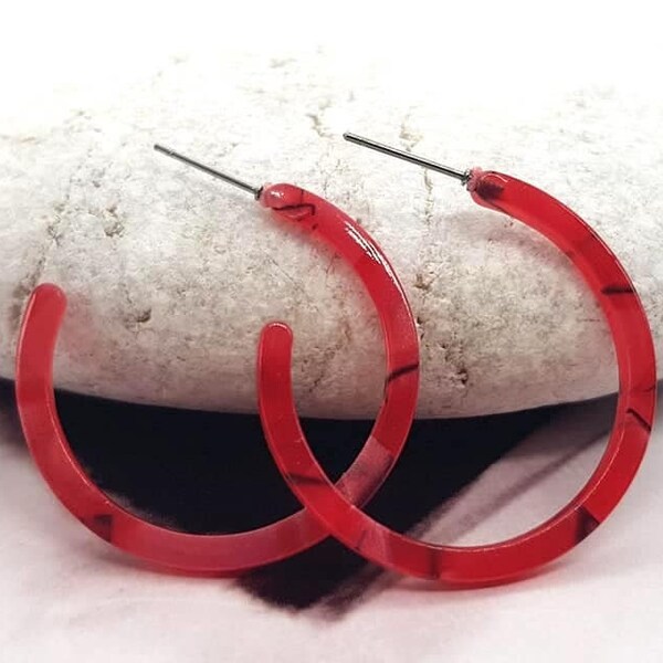 Red resin hoop earrings, acrylic earrings, modern earrings, 3.5cm diameter, dainty earrings