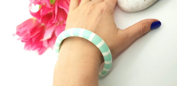 Retro Turquoise and  White resin bangle bracelet … - image 4