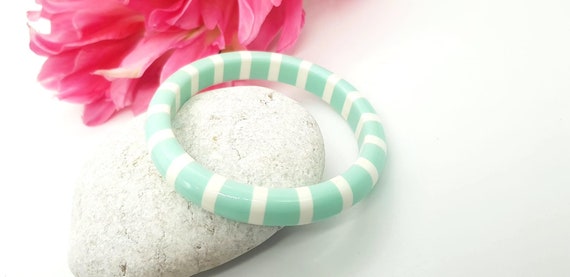 Retro Turquoise and  White resin bangle bracelet … - image 6