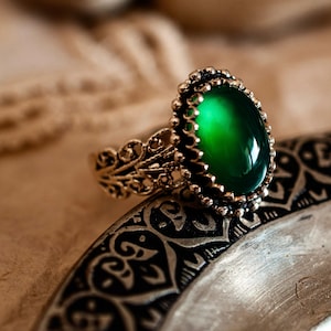Silver Emerald Ring - Genuine Emerald Ring - Dainty Emerald Ring - Promise Ring - Vintage Engagement ring Wedding ring -Gift for Grandmother