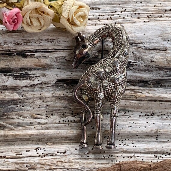 Giraffe brooch deals
