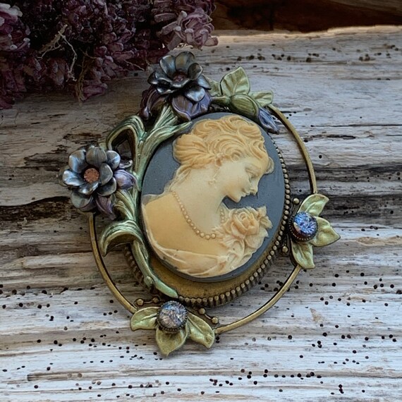 Sweet Romance Vintage Brooch | X2903 - image 7