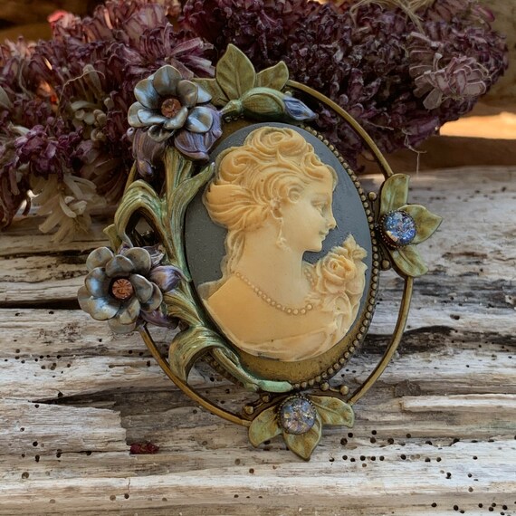 Sweet Romance Vintage Brooch | X2903 - image 3