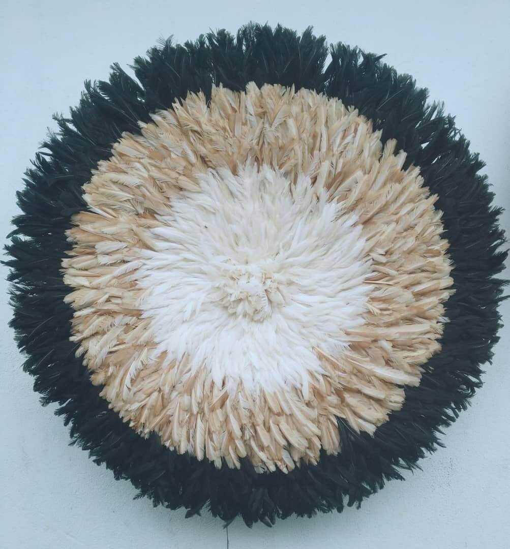 Juju Hat Blanc Contour Beige Puis Noir de 70 cm