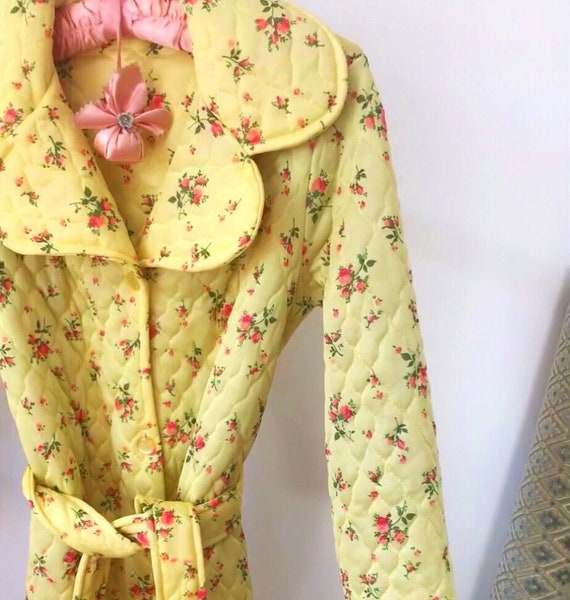 Vintage 50s 60s Diamond Quilted Pink & Yellow Rosebud House Robe 