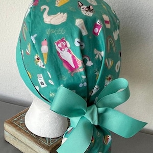 Pediatryczna czapka chirurgiczna dla kobiet, czapka chirurgiczna z Kubusiem Puchatkiem, czapka chirurgiczna Dr Seuss, czepek chirurgiczny z guzikami. Czapka chirurgiczna Disneya. Sprawdź!