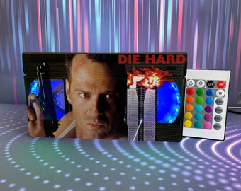 Lámpara de película Die Hard, Lámpara VHS de acción, Fans de Bruce Willis, Lámpara Cintas 80s 90s, Lámpara Retro VHS, Películas navideñas, Lámpara de luz nocturna, Lámpara de mesa