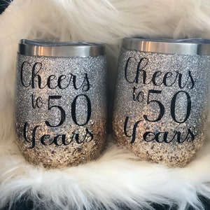 Zwei Jubiläums-Glitzer-Weinbecher / Weinbecher-Jubiläumsgeschenke / Prost auf Jahre Rostfreie Weinbecher / Goldene Jahrestagsgeschenke