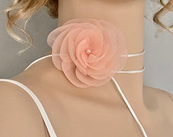 Organza Blüte Choker Peach Fuzz Blume Halsband Boho Halskette zierlicher Schmuck Halsband