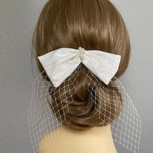 Glitzer Tüll Schleife mit Perlen und Schleier Braut Hochzeit Haarschleife ivory silber Haarschmuck Bild 8